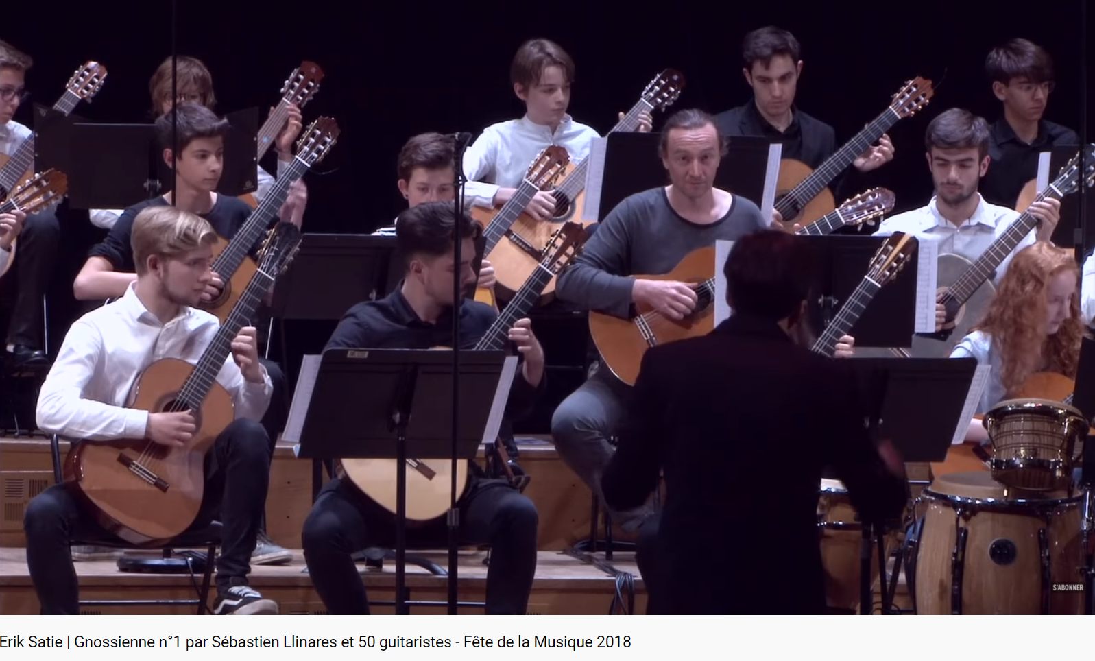 Satie Gnossienne no 1 pour 50 guitares